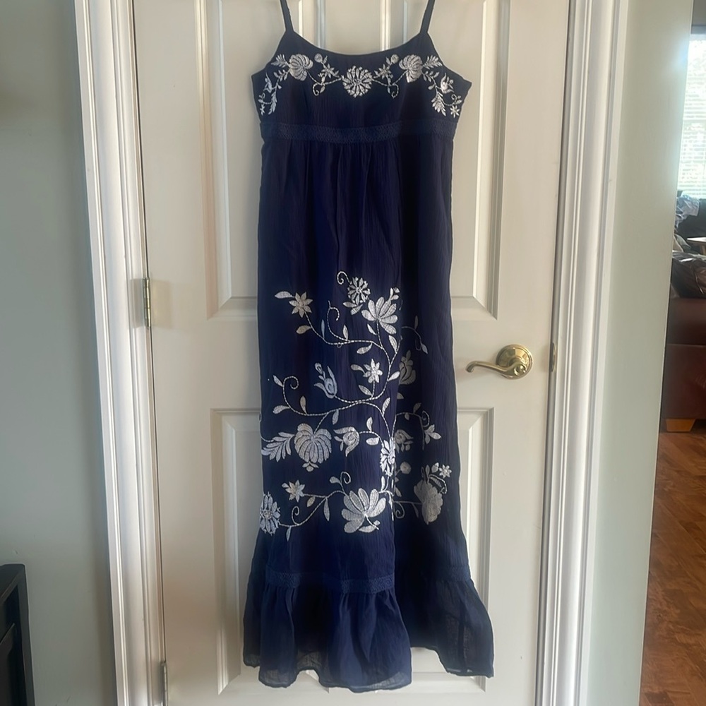 LOFT Navy Blue Maxi Dress White Embroidered Flowers Sz 4-NEW